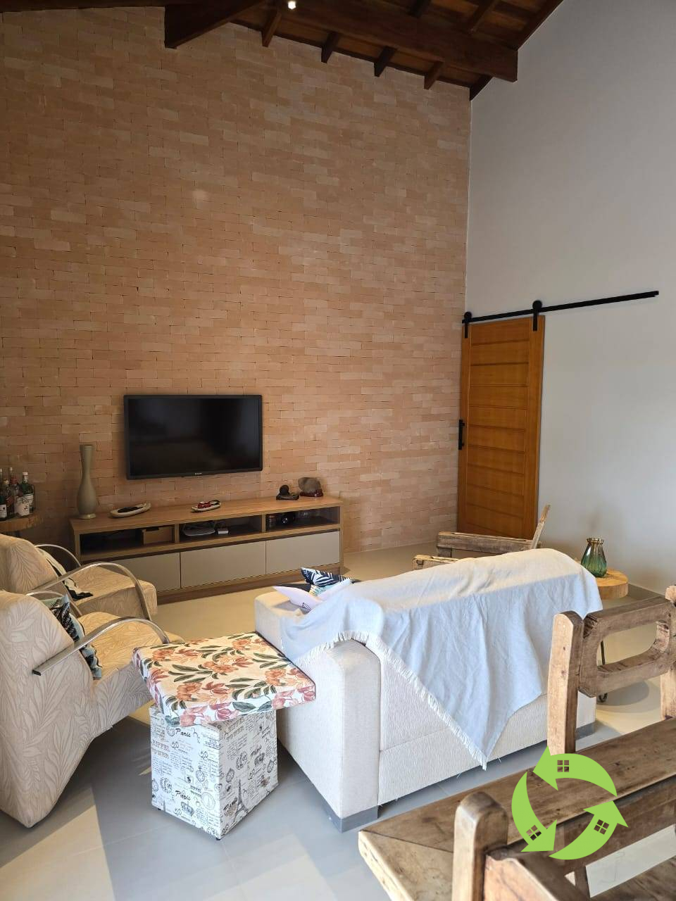 Casa de condomínio à venda, no Condomínio Residencial Village da Serra,  em Araçoiaba da Serra, Campo do Meio, com 3 quartos, 176m² - AREA BROKERS NEGÓCIOS IMOBILIÁRIOS